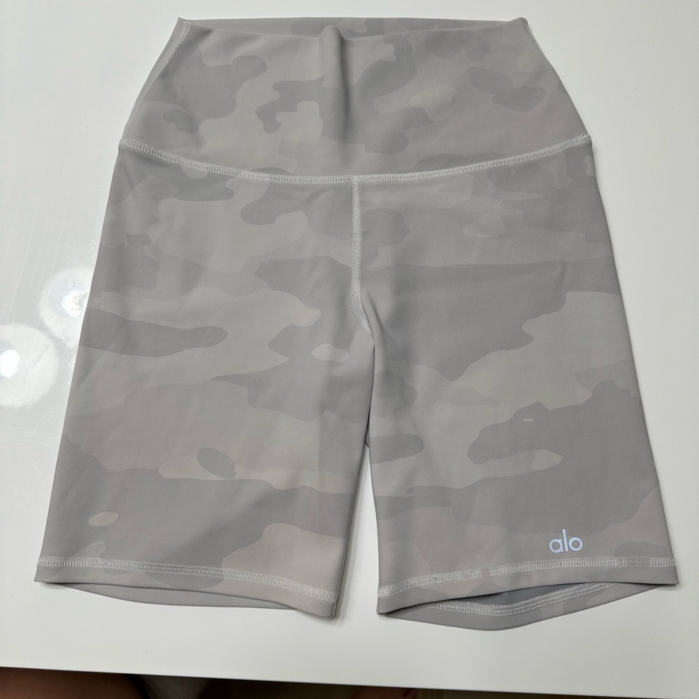 ALO Yoga High-Waist Vapor Bike Shorts: Gray Camo (Size S)